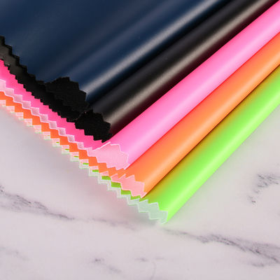 Biała skóra PU do odzieży szerokość 54/55'