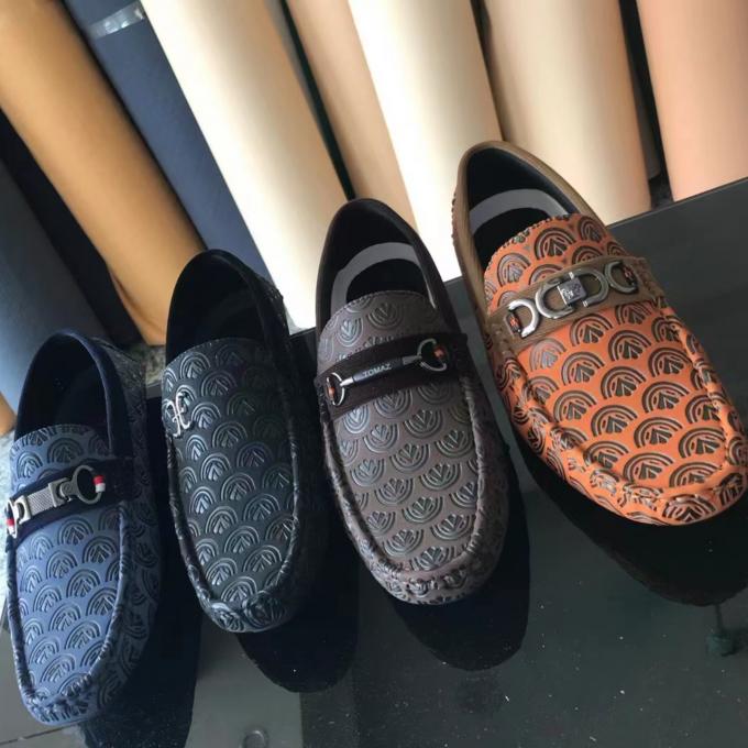 Zastosowanie PU Winyl Mody Zmiana koloru Wyklejona skóra syntetyczna do torebki obuwniczej Matka stołowa Sztuczna tkanina skórzana 21